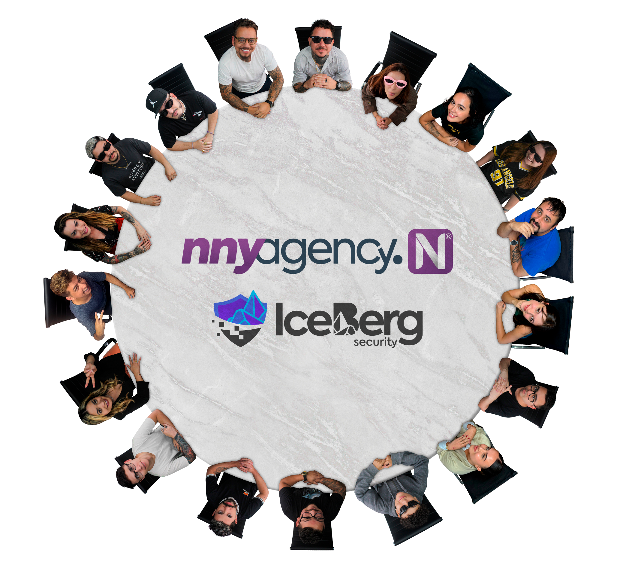 Equipe NNY Agency reunida em mesa de trabalho